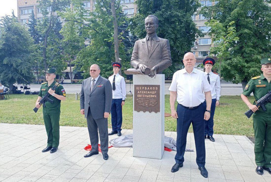 В Пензе открыли бюст Александра Щербакова