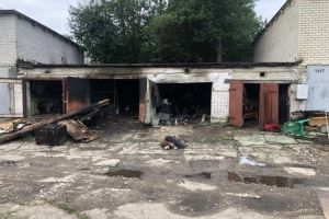 В Заречном 17 пожарных тушили огонь в гаражном кооперативе