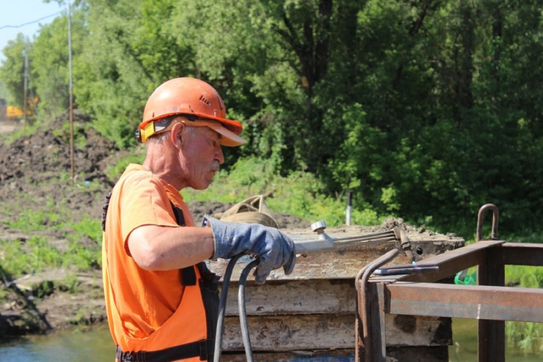 В Лунино реконструируют мост через Шукшу