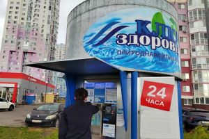 Стакан качественной воды утром натощак: врачи рекомендуют