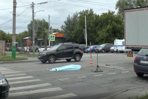 Кадры с места гибели женщины на улице Свердлова, график выплаты пенсий, поиски пропавшей при крушении поезда девушки – новости Пензы и области за 27 июня