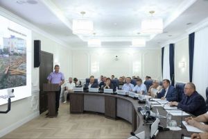 Мельниченко выделит деньги на ремонт пострадавших от урагана домов и учреждений