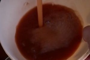 У жителей поселка Мичуринского из крана течет «кофе»