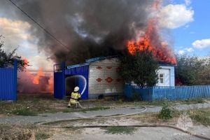 Два человека спасены при пожаре в Кузнецке
