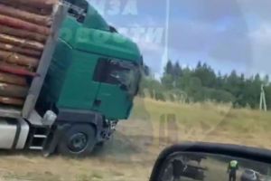 Из-за аварии с лесовозом на трассе под Пензой образовалась пробка