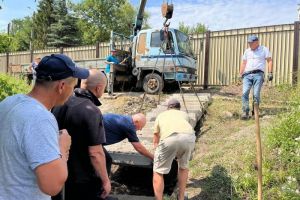 Вадим Супиков помог обустроить лестничный марш на опасном спуске в Пензе