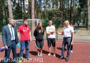 Юрий Зиновьев проверил организацию отдыха в детском лагере «Строитель»