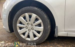 В Пензе посреди улицы перевернулась машина