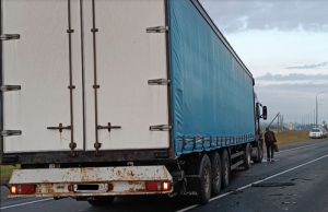В Кузнецке фура насмерть сбила человека: появились кадры с места аварии