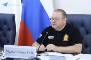 Мельниченко оценил ход работ по расчистке пруда у 6-й горбольницы