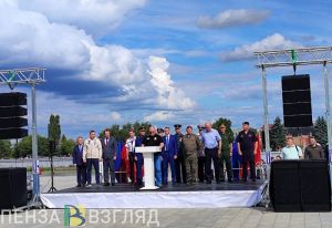 Олег Мельниченко поздравил участников военно-патриотических сборов «Гвардеец»
