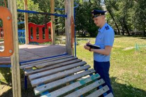 В Пензе прокуратура проверила детскую площадку на улице Суворова