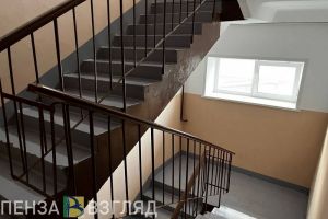 В Кузнецке из-за коммунальной оплошности три подъезда залило водой