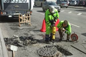 В Пензе откачивают воду после дождей и ремонтируют дороги