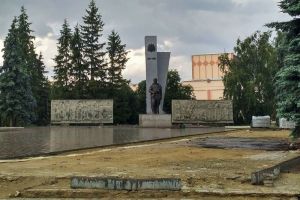 В центре мемориального комплекса в Наровчате установили фигуру солдата