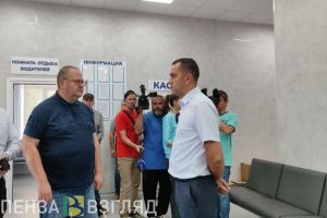 Олег Мельниченко осмотрел отремонтированный автовокзал в Земетчино