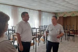 Бедикин посетил соцобъекты в селе Пригородное Сердобского района