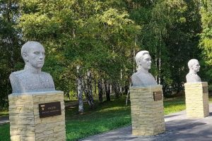 В Лунино завершается благоустройство мемориала «Навечно молодой»