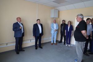 Космачев проверил ход капитального ремонта Мокшанской районной больницы