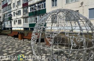 В Сердобске Мельниченко раскритиковал фасад дома, рядом с которым сделали сквер