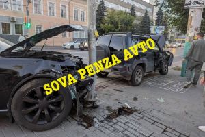 Опубликованы новые фото с места жесткой аварии на улице Кирова в Пензе