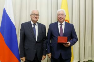 Ректор ПГУ получил звание заслуженного работника высшей школы РФ