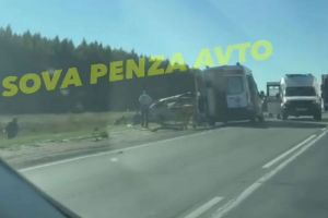 На место жесткой аварии в Пензенском районе прибыли машины скорой помощи