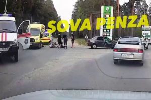 Машины скорой и спасателей прибыли к месту жесткого ДТП на дороге в Заречный