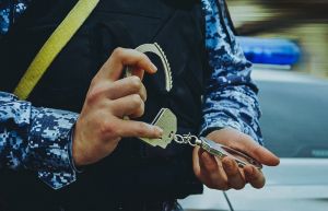 В пензенском ресторане задержали тусовщика, залившего диджейский пульт пивом