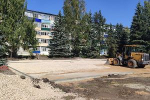 В Сердобске продолжаются работы по благоустройству сквера «Ясенки»