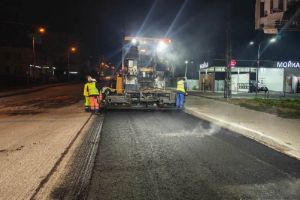 В Пензе устраняют дефекты дороги на улице Свердлова