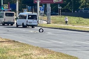 Пензячка пожаловалась на «огромную глубокую яму» на дороге в Арбеково