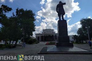 В Пензе объяснили, как отремонтировать плитку в сквере у памятника Белинскому