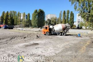 Мельниченко ознакомился с ходом реконструкции стадиона школы № 222 в Заречном