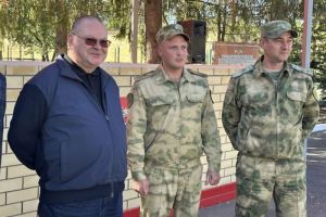 Губернатор Олег Мельниченко оценил условия в воинской части Росгвардии Заречного