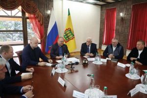 Олег Мельниченко провел рабочую встречу с делегацией Совета Федерации