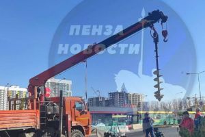В Пензе устанавливают светофор на улице генерала Глазунова