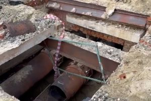 В Пензе продолжают устранять коммунальную аварию на улице Володарского