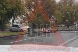Опубликовано видео с машиной, сбившей бетонный столб в Пензе