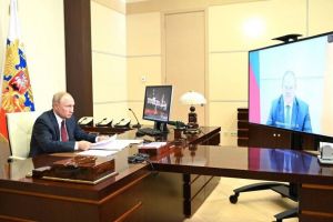 Олег Мельниченко поздравил президента России Владимира Путина с днем рождения