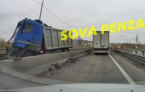 На трассе М-5 под Пензой случилось серьезное ДТП с большегрузами