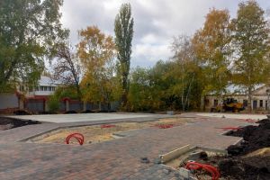 В сквере «Семья» в Сердобске выравнивают участки под газон: фото