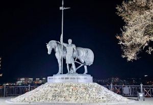 В Пензе у памятника Первопоселенцу установили подсветку