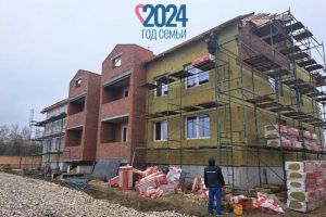 Гришаев поручил не сбавлять темпы возведения многоквартирного дома в Земетчино