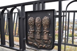В Пензе установили половину нового ограждения у памятника Первопоселенцу