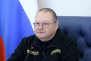 Мельниченко поздравил работников автомобильного и городского пассажирского транспорта
