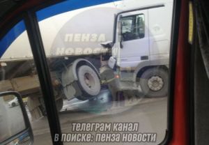 На улице 40 лет Октября в Пензе столкнулись большегрузы