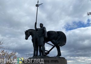 В Пензе завершают ремонт лестницы от памятника Первопоселенцу к монастырю