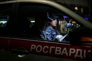 На Тепличной улице в Пензе хулиганы изуродовали битой чужой автомобиль
