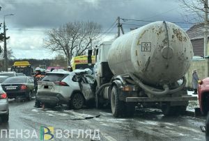 Двое пензенцев были спасены после жесткой аварии на Коннозаводской улице